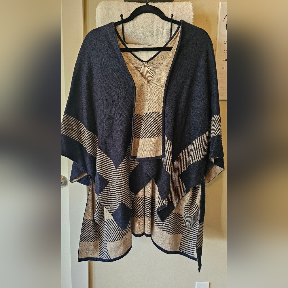 Cabi Navy and Cream Women's Sweater Poncho Shawl